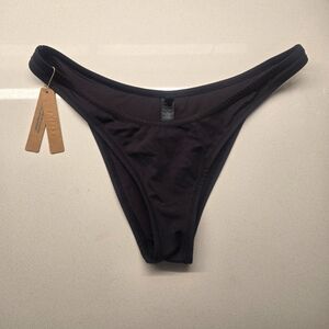 Skims Cheeky Tanga Bottoms - L